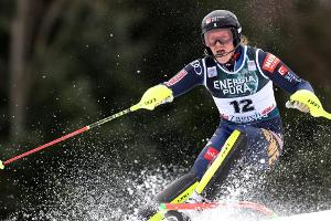 Skirennläuferin Schlosser erleidet Beinbruch - Hector siegt