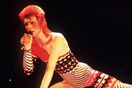 David Bowie als Ziggy Stardust bei einem Konzert in den 70ern.