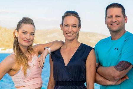 Christine Theiss (Mitte) beschreibt 