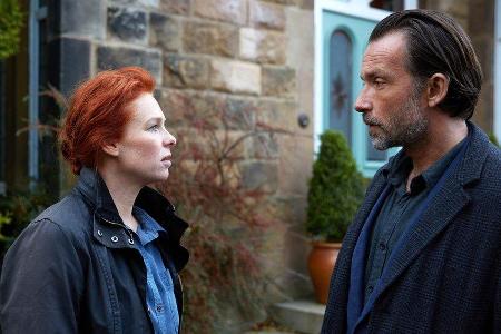 Kate (Henny Reents) begegnet Caleb (Lucas Gregorowicz) wieder.