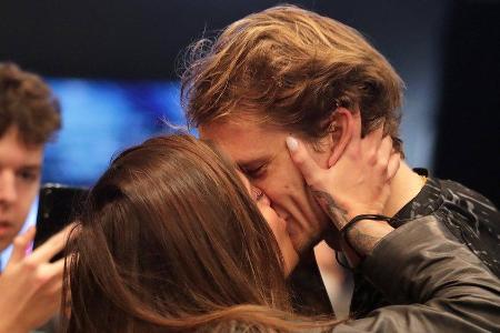 Sophia Thomalla und Alexander Zverev bei ihrem leidenschaftlichen Kuss in Wien.