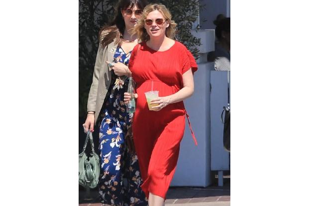 ...bekannt, ob Kirsten Dunst sich davon inspirieren ließ. Die schöne Schauspielerin hielt ihre erste Schwangerschaft lange g...