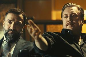 Nicholas Ofczarek (r.) als Privatdetektiv Julian Hessenthaler und David A. Hamade als Wiener Anwalt Ramin Mirfakhrai in "Die...