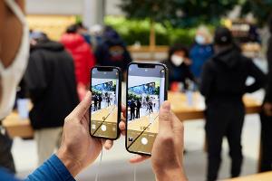 iPhone: Was bedeuten die farbigen Punkte im Display?