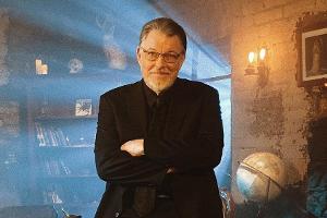 Kult-Moderator und Geschichtenerzähler Jonathan Frakes führt durch "X-Factor: Das Unfassbare".