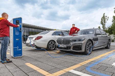 BMW 745e, Mercedes S 560 e, Ladesäule