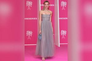 Nachwuchsschauspielerin Lilly Krug auf dem pinken Teppich bei den "Canneseries".