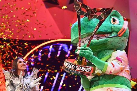 Sasha hat als Dino die Nachfolge von Sarah Engels (li.) übernommen.