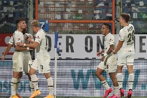 Drei Tore in fünf Minuten: St. Pauli baut Tabellenführung aus