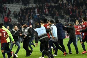 Lille-Anhänger nach Platzsturm zu acht Monaten Haft verurteilt