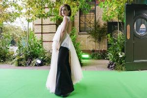 Emma Watson kam in einem Kleid aus recyceltem Stoff zum Earthshot Prize.