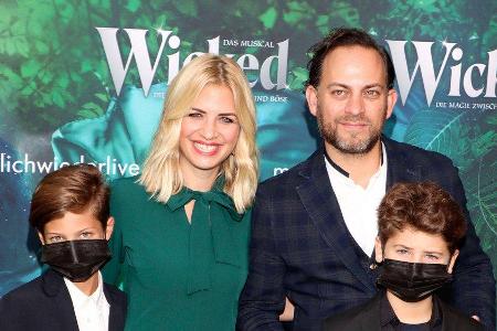 Susan Sideropoulos mit Ehemann Jakob Shtizberg und den Söhnen Joel und Liam im September 2021.