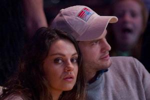 Mila Kunis sorgt sich um die Gesundheit ihres Ehemanns Ashton Kutcher.
