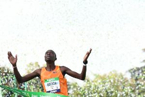 Marathon: Streckenrekorde in Paris und Amsterdam