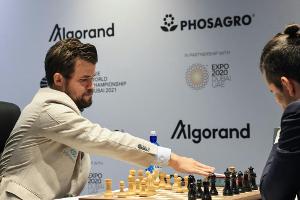 Schach-WM: Carlsen auch am Geburtstag mit Remis