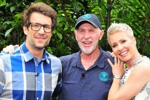 Dürfen auch in Afrika nicht fehlen: Daniel Hartwich (li.), Sonja Zietlow und Dr. Bob.