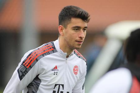 Feierte nach langer Verletzungspause sein Comeback. Hatte kaum Zugriff auf das Spiel, was angesichts der langen Pause kaum v...