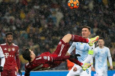 Herrlicher Fallrückzieher zum 1:0 (14.), aber ansonsten lange nicht zu sehen. Schwieriges Spiel für ihn, aber erfüllte den J...