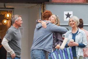 "And Just Like That..." bringt Steve Brady alias David Eigenberg erneut mit seiner Serien-Ehefrau Miranda (Cynthia Nixon, r....