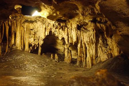 Die Atta-Höhle liegt in Nordrhein-Westfalen und gehört zu den größten in Deutschland. Es handelt sich dabei um eine Tropfste...