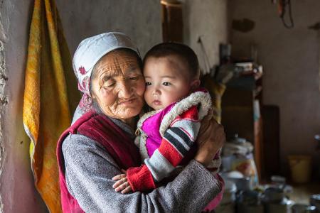 In der Mongolei sollen Haare zum Glück verhelfen. Wird ein Kind drei Jahre alt, bekommt es das erste Mal die Haare geschnitt...