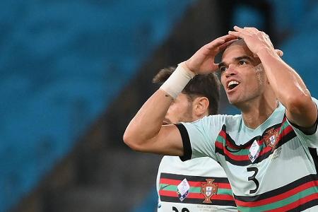 Portugal torlos in Dublin - Rekordspieler Pepe sieht Gelb-Rot