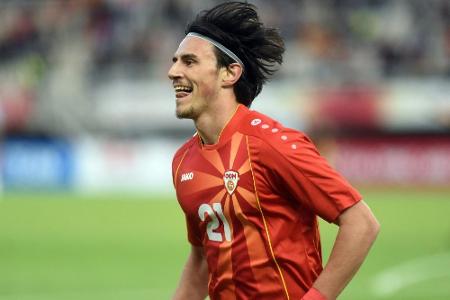 Elmas-Doppelpack: Nordmazedonien sichert sich Play-off-Ticket