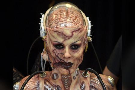 2019 war Heidi Klums Kostüm wie von einem anderen Stern. Sie kam als Cyborg, eine Mischung aus Mensch und Maschine - mit off...