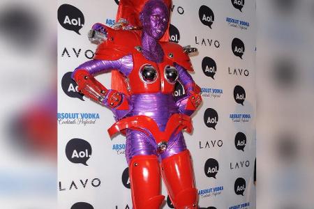 Nicht zu übersehen: 2010 glänzte das Model in einer extravaganten Aufmachung im 