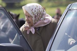 Queen Elizabeth II. machte einen kleinen Ausflug nahe Schloss Windsor.