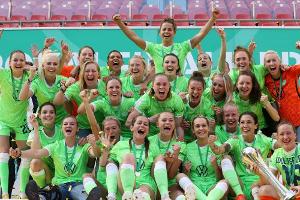 Frauen-Pokal: Titelverteidiger Wolfsburg steht im Viertelfinale