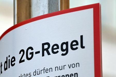 NRW führt flächendeckend 2G-Regel ein - auch beim Fußball