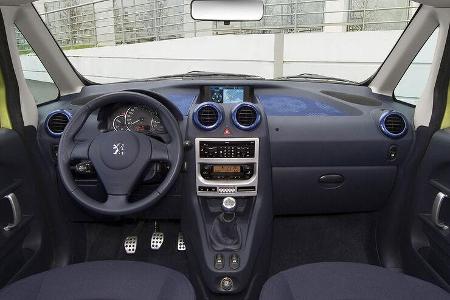 Verschiebbare Einzelsitze, klappbarer Beifahrersitz und ein insgesamt tolles Raumangebot zeichnen den Mikrovan aus. Die groß...