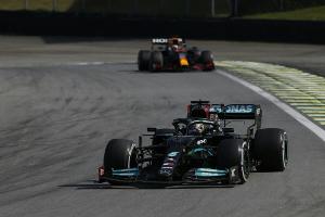 Formel 1: Mercedes fordert Überprüfung des Verstappen-Manövers