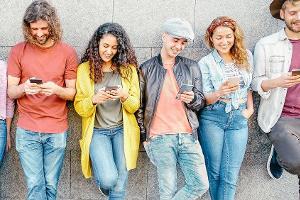 Immer online und auf der Suche nach Antworten für die Zukunft: Wie sich Generation Z in der modernen Welt zurechtfindet.