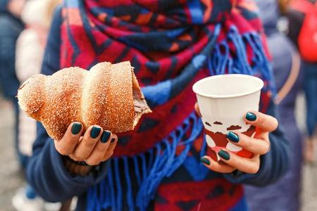 Viele Weihnachtsmärkte fallen aus - die Leckereien gelingen allerdings auch zu Hause.