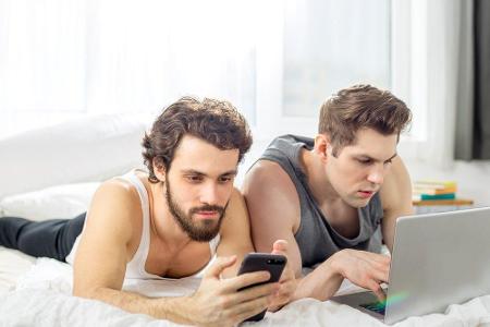 Wer nur einen bestimmten und nicht alle Chats durchsuchen möchte, macht das innerhalb einer Konversation. Hier gibt es jedoc...