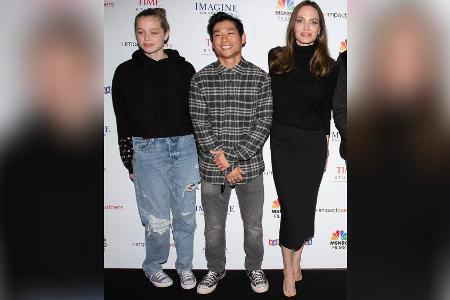 Shiloh und Pax mit ihrer Mutter Angelina Jolie in Los Angeles.
