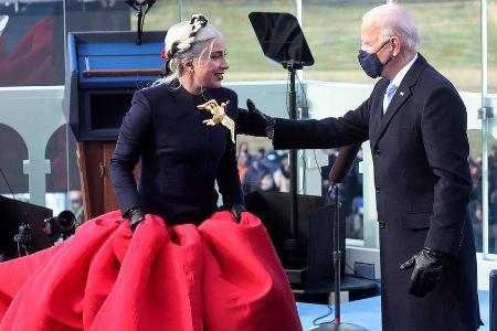 Lady Gaga performte in einem kugelsicheren Kleid bei der Amtseinführung von US-Präsident Joe Biden.