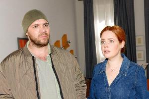 "GZSZ": Toni versucht Erik klarzumachen, dass er Nihat nicht helfen kann.