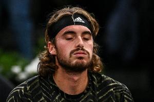 Paris: Zverev-Konkurrent Tsitsipas muss verletzt aufgeben