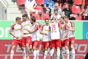 2. Liga: Regensburg springt auf Platz zwei, Heidenheim jubelt spät