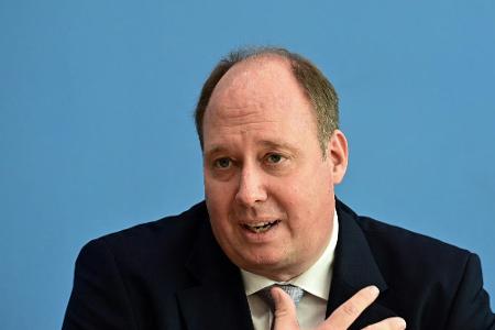 Braun mit Kritik an vollbesetzten Stadien: 