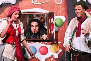 Mirja Boes als Gretel, Bülent Ceylan als Hexe und Oliver Pocher als Hänsel.