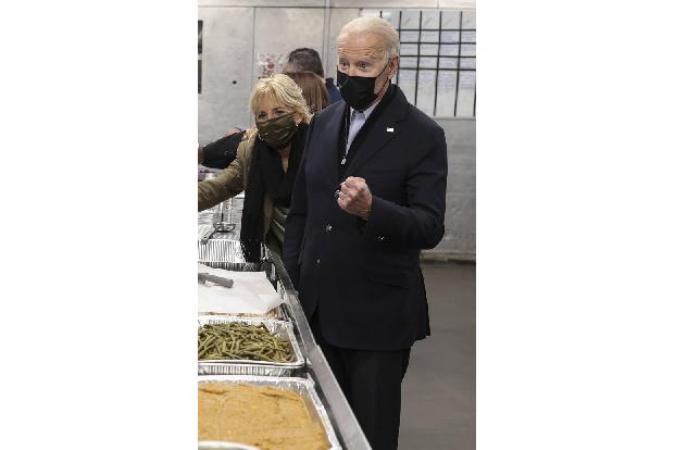 …angepackt. Am Wochenende schlug jedoch die Stunde der glücklichen Truthähne: Wie es die Tradition verlangt, begnadigte der ...