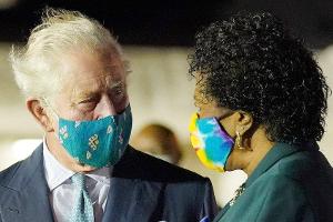 Prinz Charles mit Sandra Mason, die die Queen auf Barbados als Staatsoberhaupt ablöst.