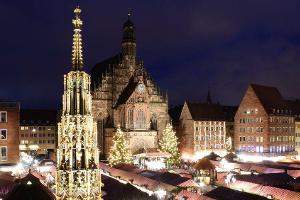 Besucher können in diesem Jahr endlich wieder über den Nürnberger Christkindlesmarkt schlendern.