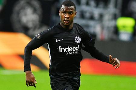 Wirkte etwas fahrig und unkonzentriert, ließ sich zu Beginn etwas übertölpeln. Fälschte Nainggolans wuchtigen Volley unglück...