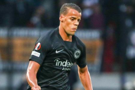 Rannte sich in der Anfangsphase mehrfach fest, spielte dann aber vor dem 1:0 eine herausragende Flanke auf Kamada (13.). Prü...