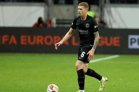 Dynamischer Auftritt des Kroaten im Zentrum, der einen Fernschuss nur knapp drüber setzte (35.). Machte die Bälle in der Zen...